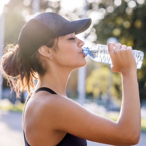 Zu viel Wasser trinken geht! So viel ist ungesund! | BRAVO
