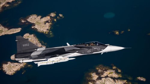 Sweden says it’ll consider sending Gripens to Ukraine only after NATO membership