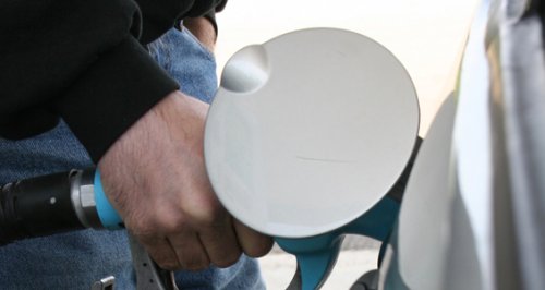Despite jump in oil prices, state and national gas prices decline