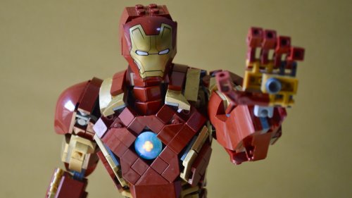 Make a more accurate LEGO Iron Man by combining three Marvel models