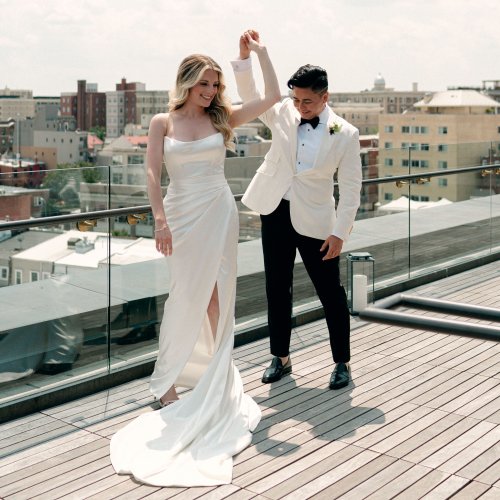 23 Stunning Wedding Dresses for a Rooftop Wedding