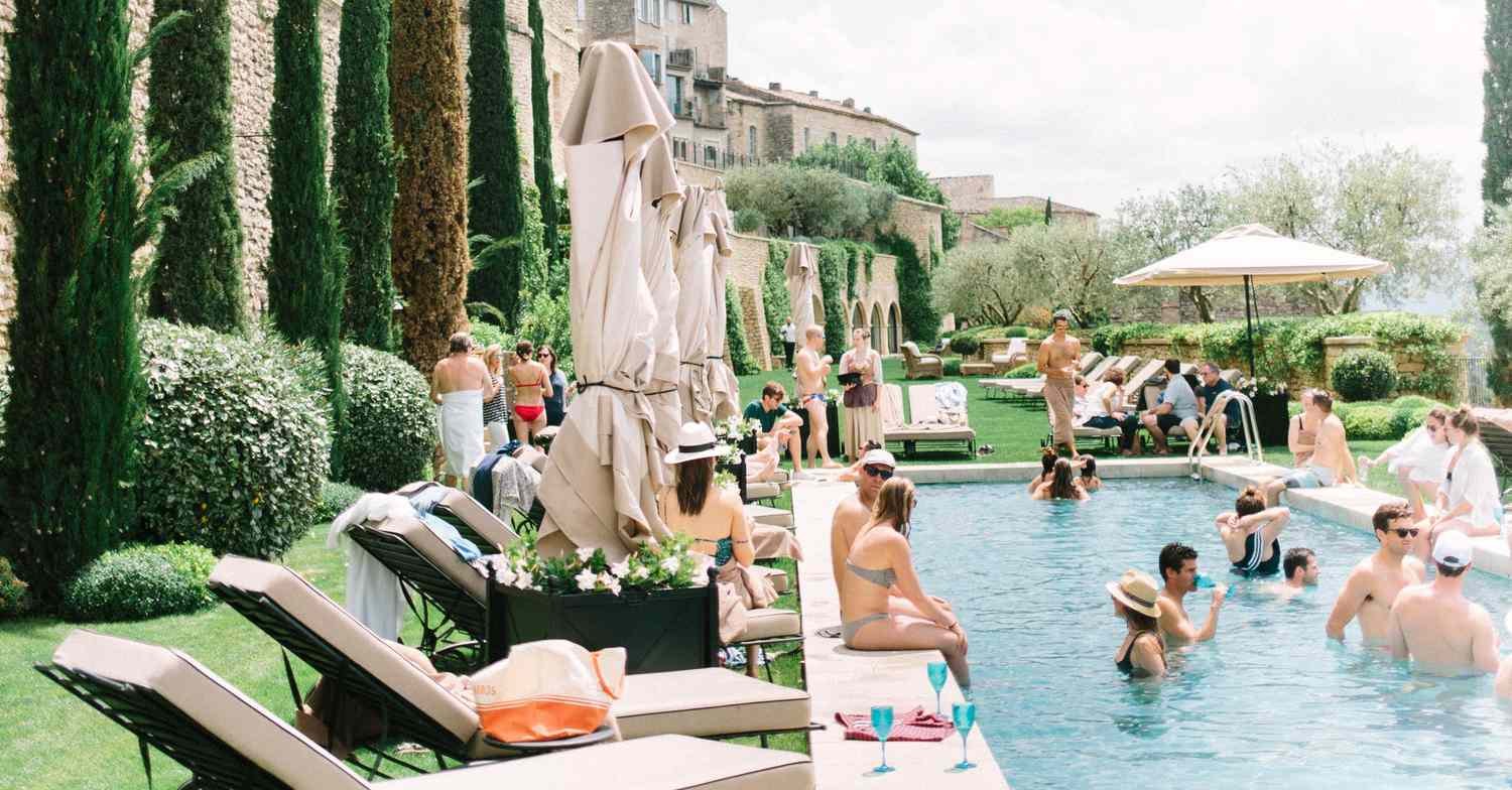 How to Plan a Bachelorette Party - cover