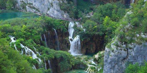 8 Beautiful Waterfalls Around the World You Can Visit
