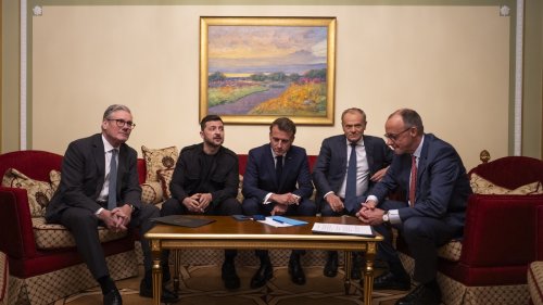 Zelenskyy welcomes Russian overtures, but says ceasefire must come before peace talks