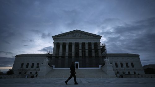 Judge calls 'woefully insufficient' the Trump administration response to his order