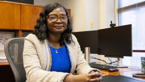 With shortage of mental health workers, Chicago trains the public to try to prevent suicide