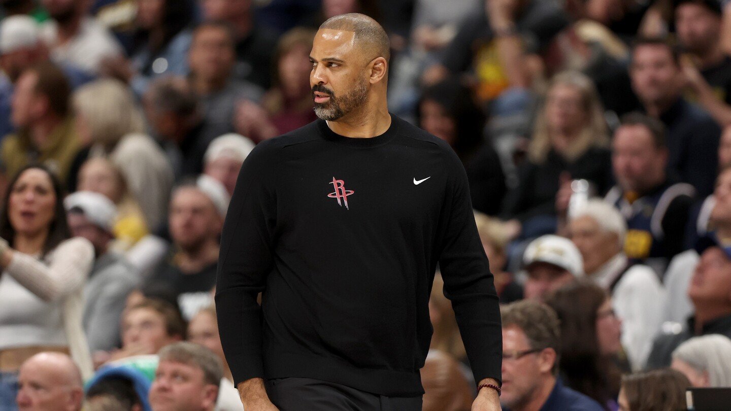 Watch Ime Udoka get ejected after having words with LeBron James during Rockets' loss