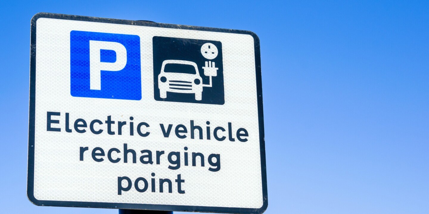 A Nationwide Network of EV Charging Stations Is Coming