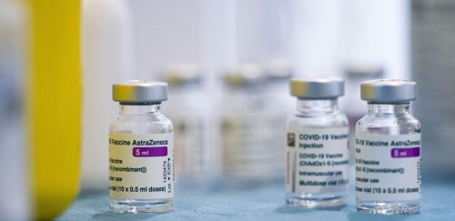 Covid-19: le vaccin d’AstraZeneca n’est plus recommandé en Moselle, en Guyane, à Mayotte et à La Réunion
