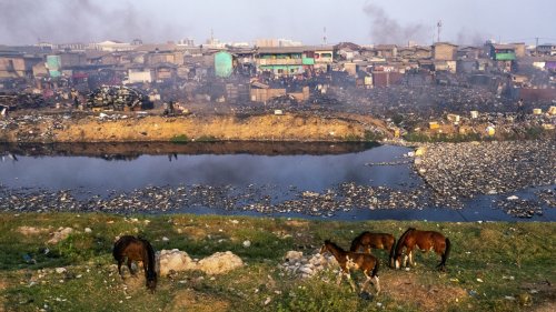 Stunning photos of a vast e-waste dumping ground 