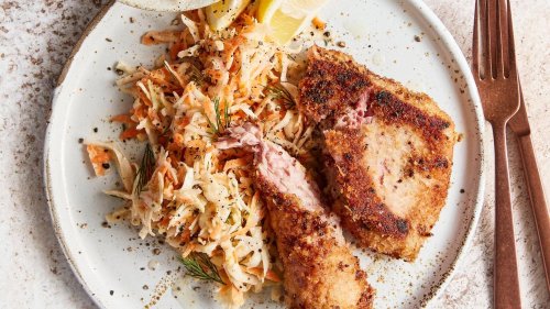 Welsfilet mit Sellerie-Möhren-Salat