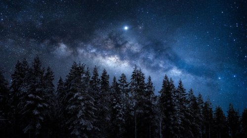 Magische Rauhnächte ab 21.12.: 5 Rituale, mit denen du deine Wünsche für 2024 manifestierst