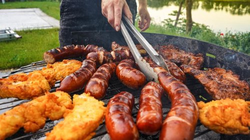 Passend zur Grillsaison! Diese Geheimzutat macht Bratwürste noch saftiger und leckerer