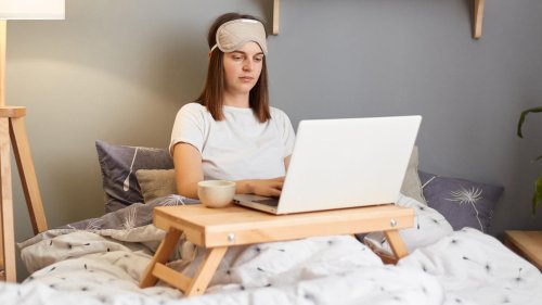 Sieht ja keiner! Diese Selfcare-Tricks versüßen dir das Homeoffice, ohne dass es jemand merkt