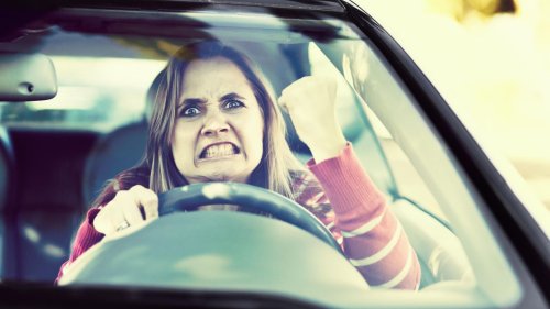 "Du dämliche Arschgeige, Gas ist rechts!": Aggressionen im Straßenverkehr: Tipps zum Runterkommen