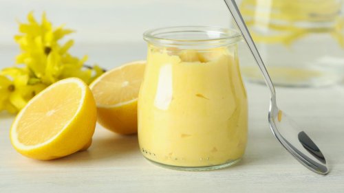 Fruchtig-erfrischendes Sommerdessert: Blitzschnelles Rezept für Zitronencreme im Glas