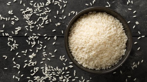 Oma Haushaltstrick: Darum sollte immer ein Schälchen Reis im Kleiderschrank stehen