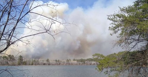 Cabins destroyed as 750-acre wildfire continues to spread
