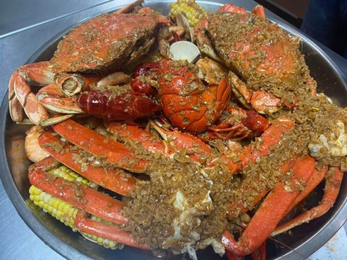 Minnesota's best seafood is in a Brooklyn Park strip mall, according to Yelp