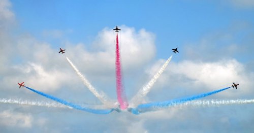 Red Arrows 2025 appearances include Cornwall and Devon