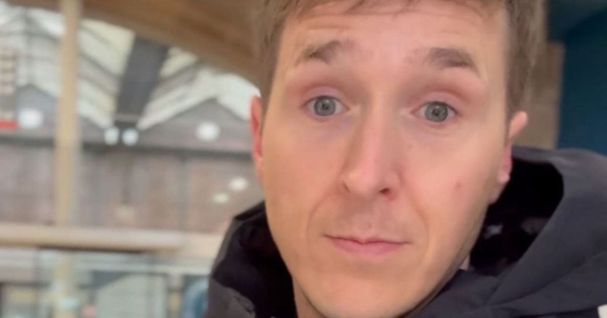 Man annoyed at Wizz Air ticket rule packs 20kg of gym weights | Bristol Live
