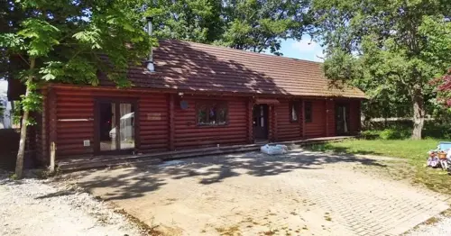 St Ives log cabin that's a 'perfect family home' on the market for astonishing price