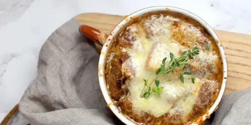 This French Onion Soup Recipe Is Perfect For A Cozy Fall Day