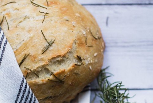 This No-Knead, 5-Ingredient Artisanal Bread Is Super Easy to Bake