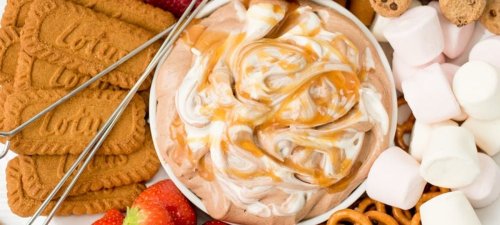 You’ll Want to Dunk Your Whole Face in This Quick and Easy Salted Caramel Hot Chocolate Dip