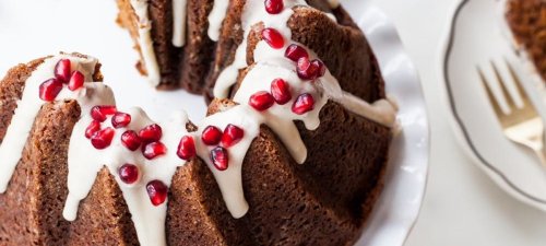 The Prettiest Gingerbread Cake Recipe of the Season