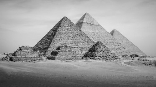 Who Built the Pyramids of Giza? | Britannica