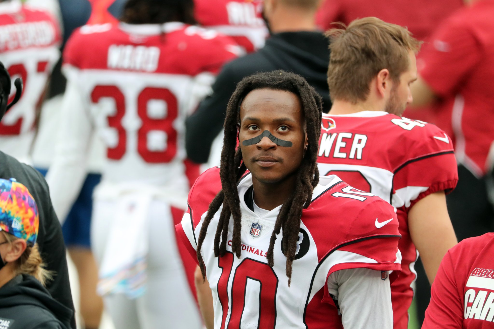 DeAndre Hopkins photographed flipping off Trump supporters before game