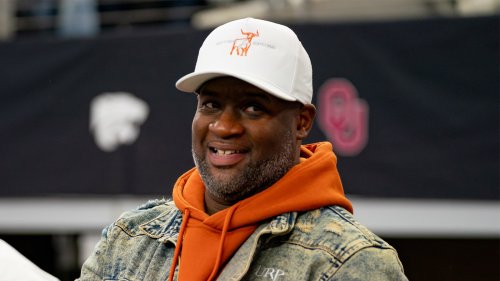 Longhorns Legend Vince Young Caught On Video Getting Knocked Out In Bar Fight
