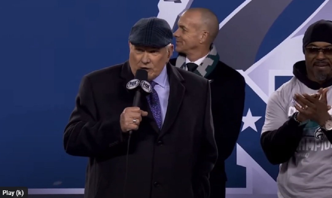 Fans Want Terry Bradshaw To Retire After Bizarre Trophy Presentation At NFC Championship Game