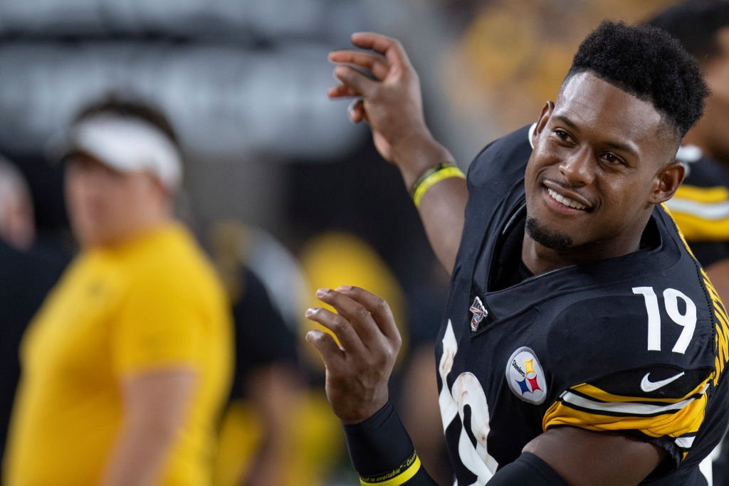 JuJu Smith-Schuster Casually Says He Made $100k To Simply Watch The Cowboys-Bears Thursday Night Game On Twitch