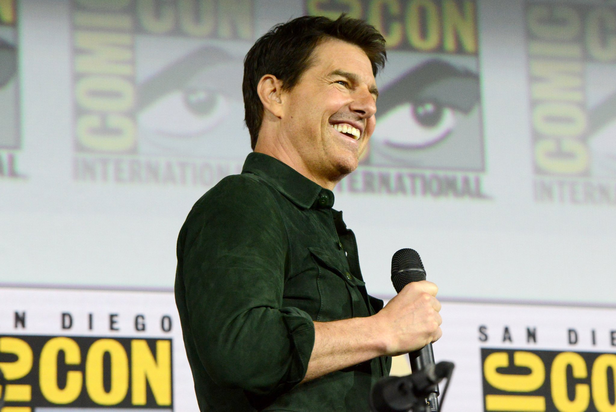 Tom Cruise Trying To Be Normal At The Movies Is Deeply Troubling