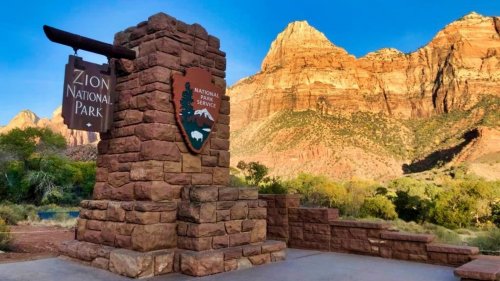 Hikers Capture Rock Slide ‘Avalanche’ At Zion National Park While Being Trapped Inside A Massive Dust Cloud