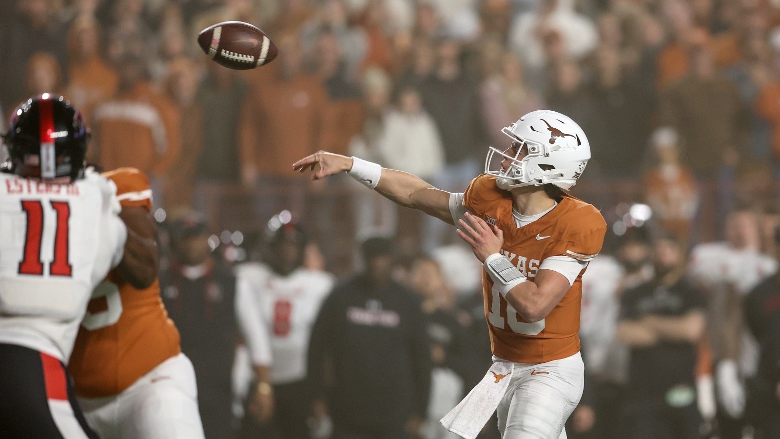 Texas Quarterback Arch Manning Takes First Meaningful Snaps, Impresses