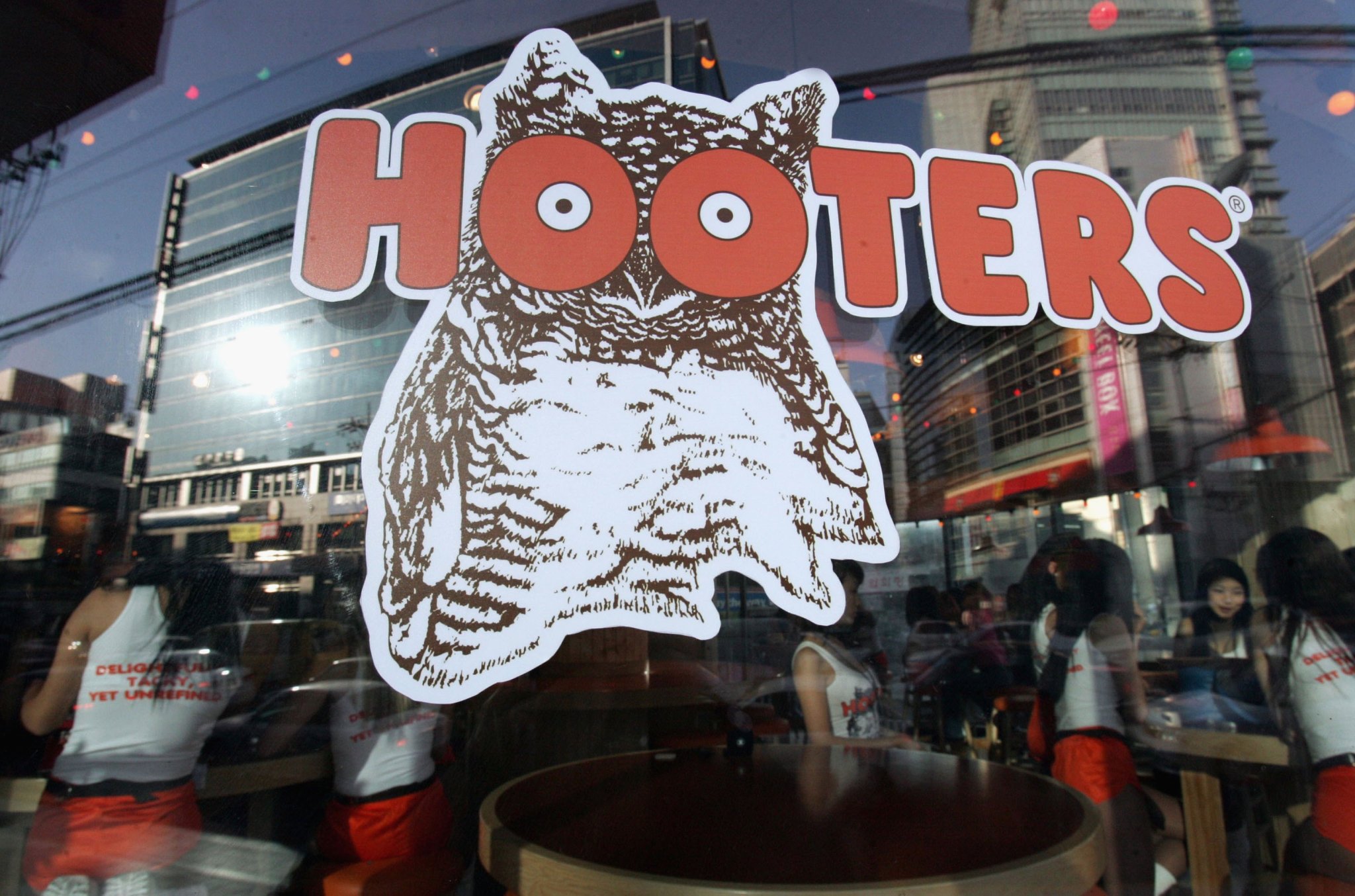 High School Soccer Coach In Hot Water For Taking Team To Hooters After Losing Game - BroBible