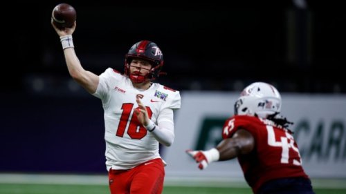 College Quarterback Reveals Wild Amount He Was Offered In NIL Deals While In The Transfer Portal