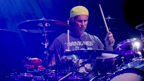 Red Hot Chili Peppers Drummer Chad Smith Blows Everyone Away By Playing Song He’s Never Heard Before