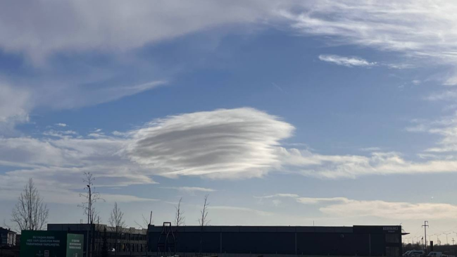 Inappropriately-Shaped UFO Looking Cloud Has People In Turkey And On Twitter Absolutely Baffled