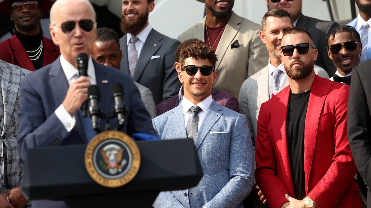 Travis Kelce Goes Rogue, Tries To Get On Live Mic At The White House But His QB Shuts It Down