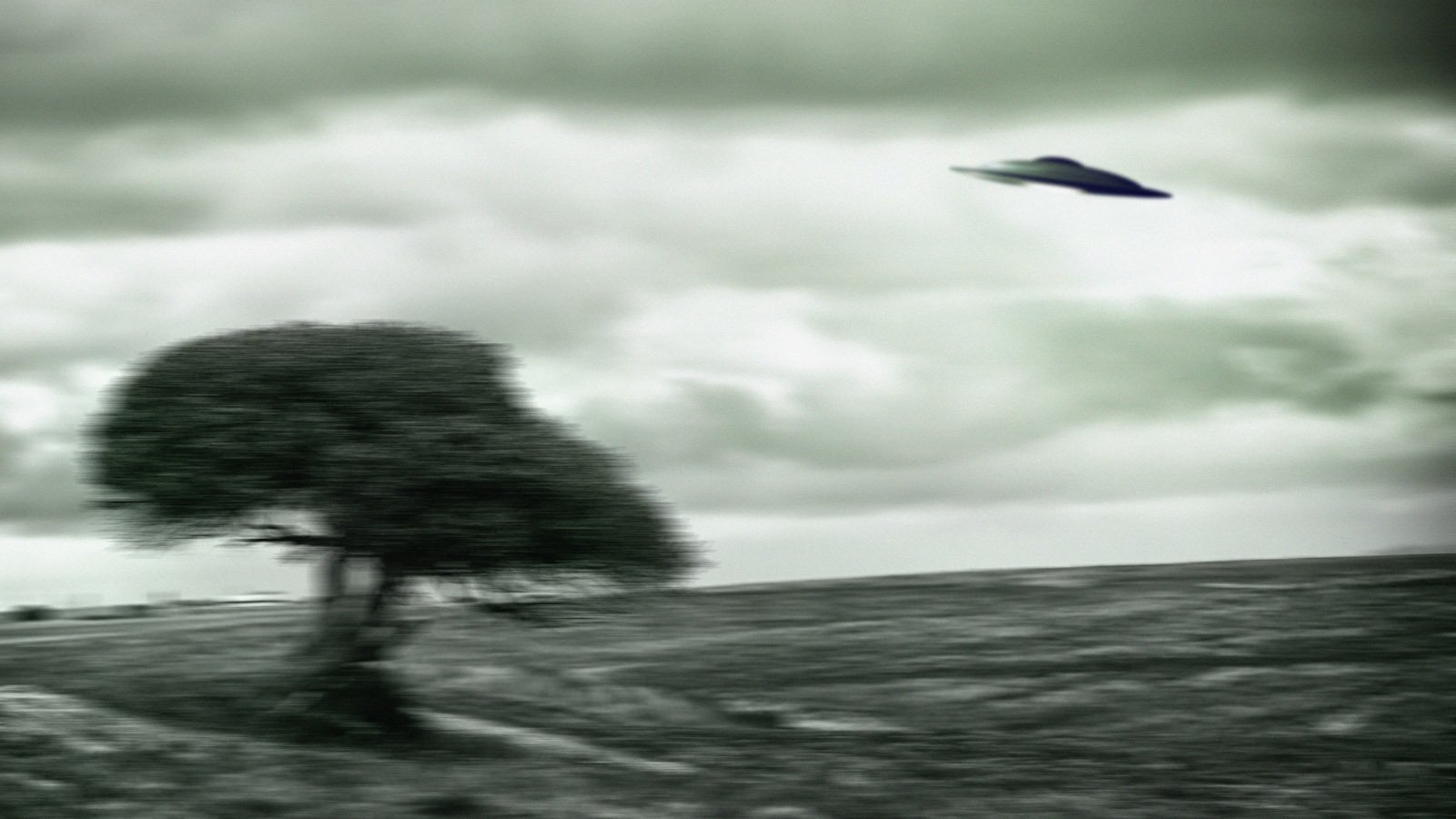 Airline Pilot Describes Witnessing A UFO Turn '180 Degrees In Less Than A Second'