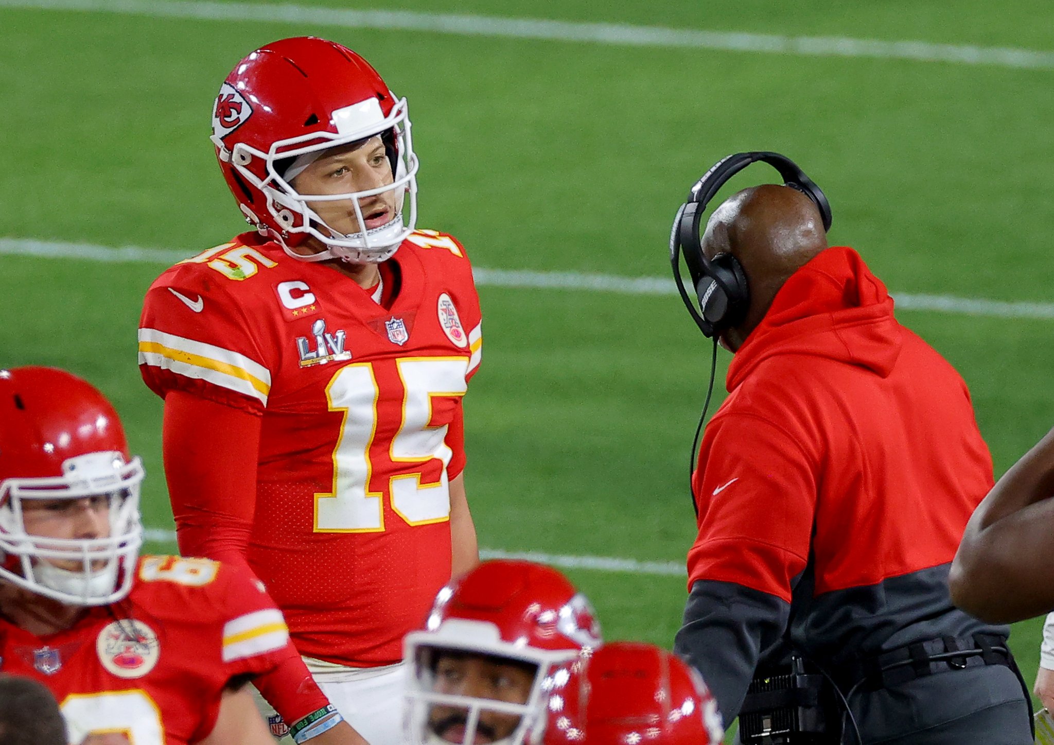 Patrick Mahomes' Mom, Fiancée And Travis Kelce's Girlfriend Rip Refs Throughout Super Bowl During Chiefs' Loss - BroBible