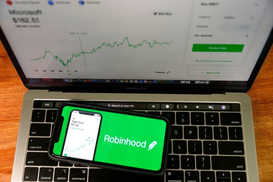 Class Action Complaint Against Robinhood App Filed In NY Hours After They Restricted Trading Of GameStop, AMC Stocks