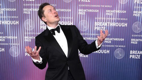 Elon Musk Is Getting Clowned On For Awkwardly Acting Like A Kid Who ‘Had Too Many Shirley Temples’ At Recent Red Carpet Event