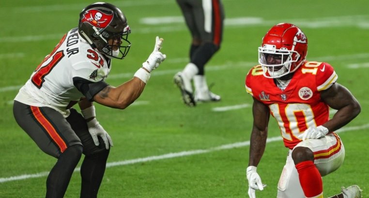 Fans Rip The NFL For Fining Bucs' Antoine Winfield Jr. $7,850 For Mocking Tyreek Hill With Peace Sign During Super Bowl