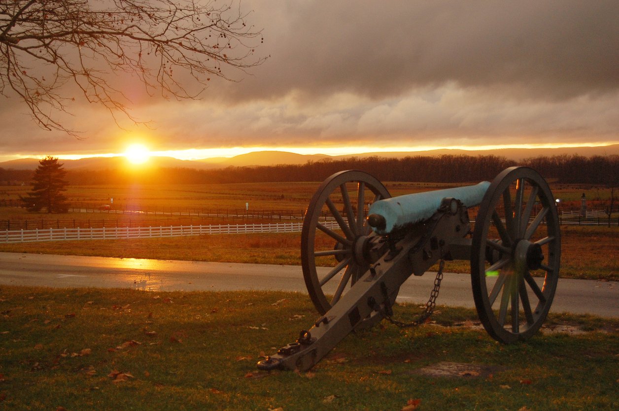 Gettysburg Ghost Video - Tourist Captures Spooky Battlefield Ghost Sighting... But Is It Real?