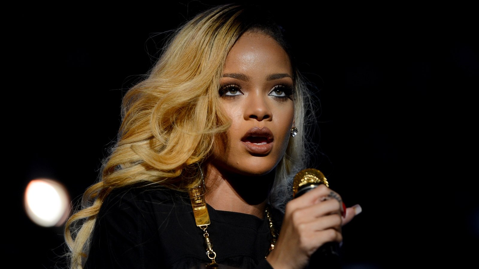 Rihanna Earning Millions To Perform At Wedding In India In Front Of Guests Bill Gates And Mark Zuckerberg